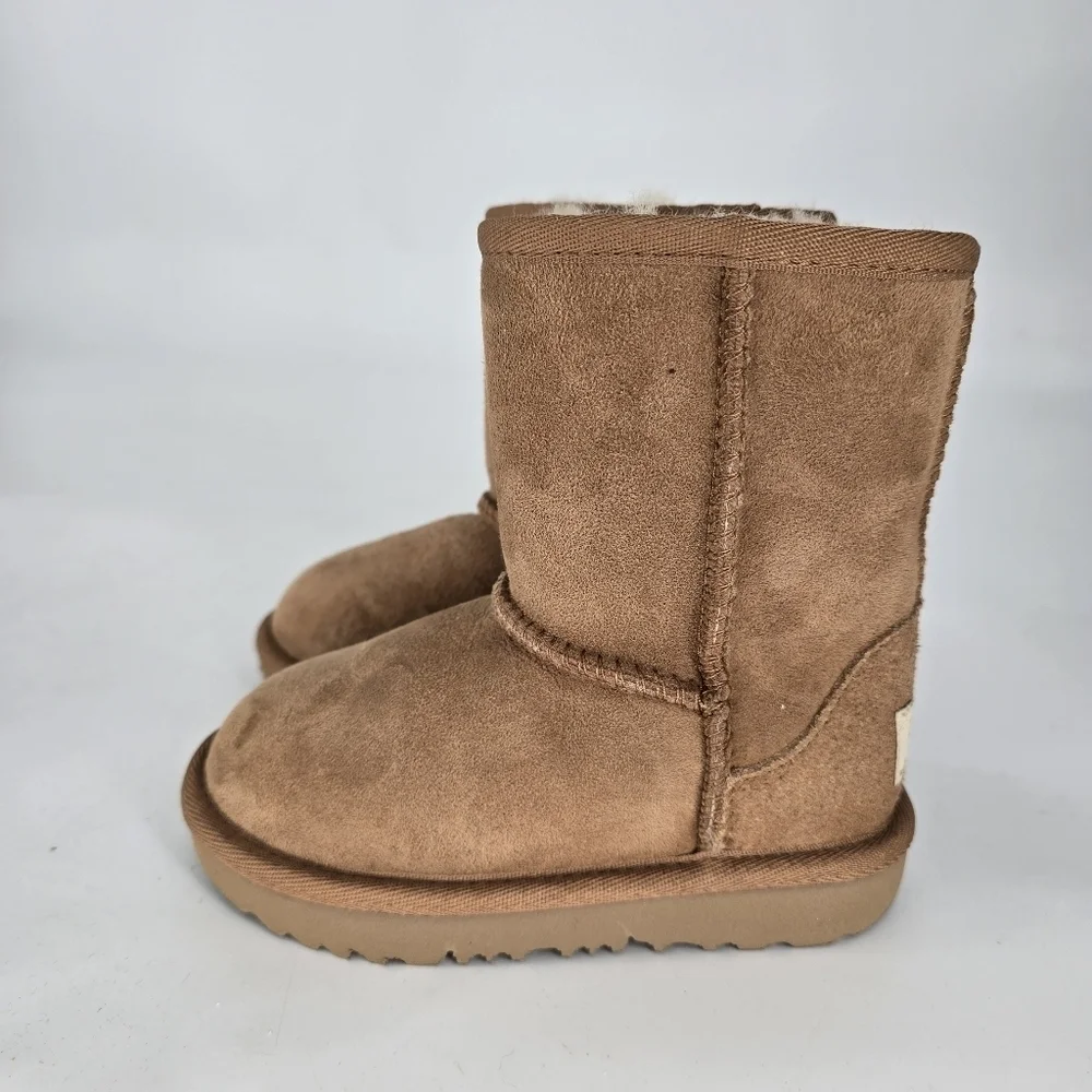 Ugg Classic II Boot Cozy Tan Suede Boots size kids 8